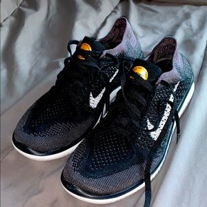 NIKE FREE RUNS